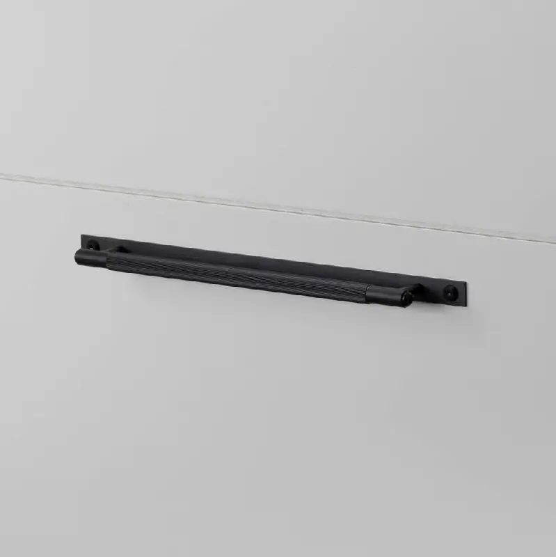 Pull Bar / Plate / Linear / Medium / Black
