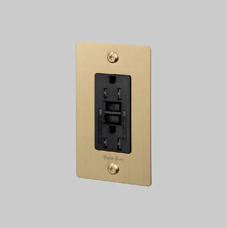 1G Duplex Outlet / Gfci / Linear / With Logo / Brass