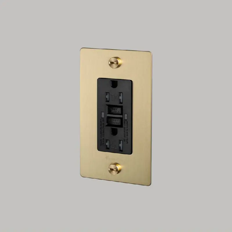1G Duplex Gfci Outlet / With Logo / Brass