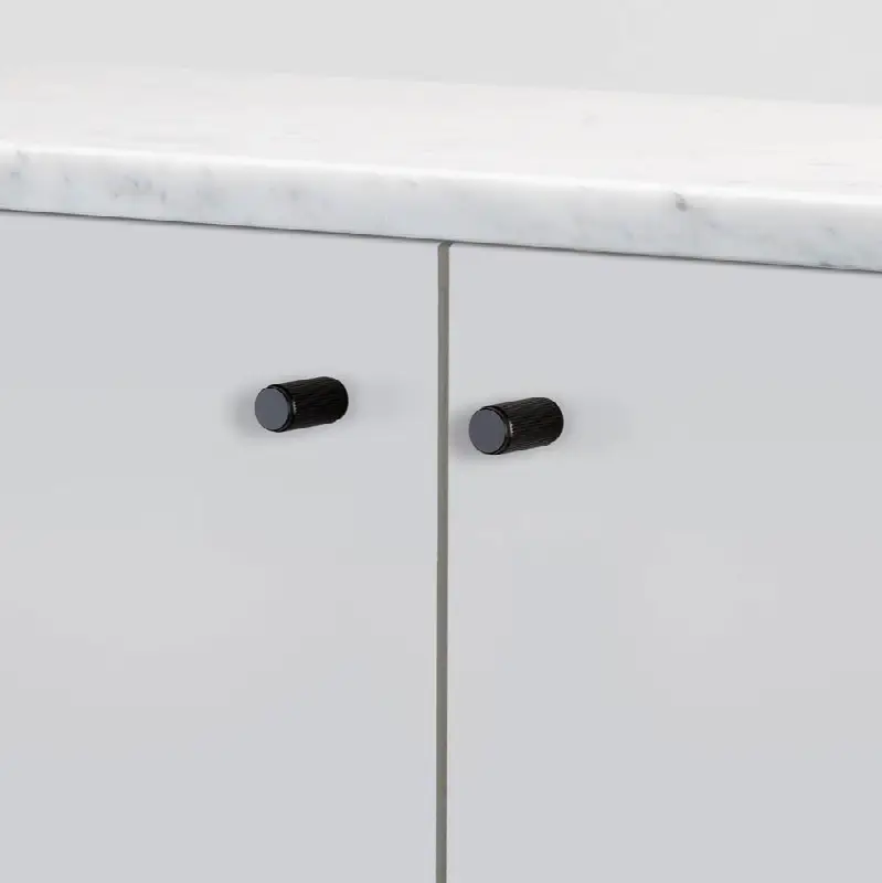 Furniture Knob / Linear / Black